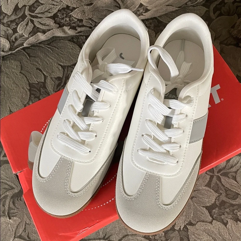 JSPORT Cecily Sneakers, Women’s 6.5, White Gray